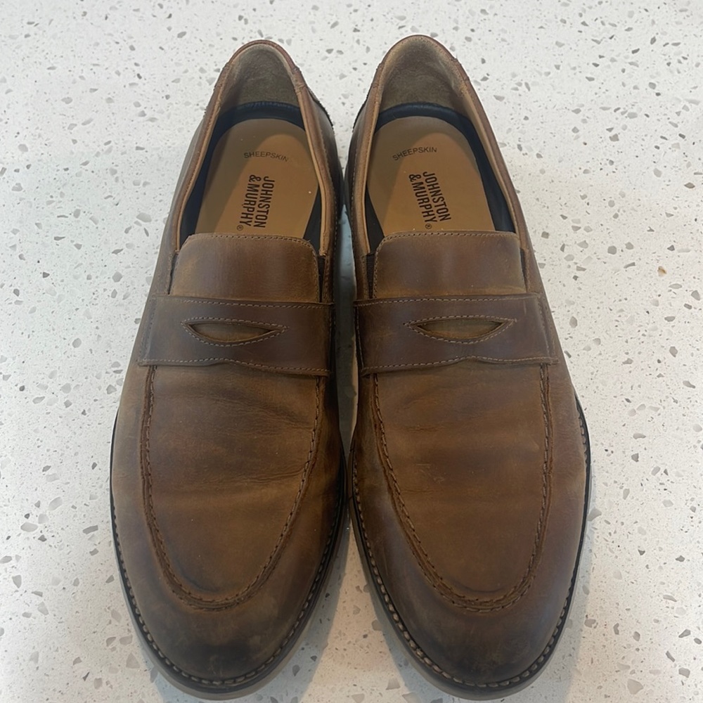Johnston and Murphy size 10 Male loafers
